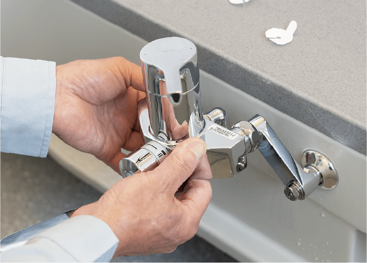 新しい部品を取り付けます